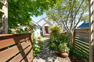 1374 Parker Pl, Astoria, OR 97103 - Photo 3