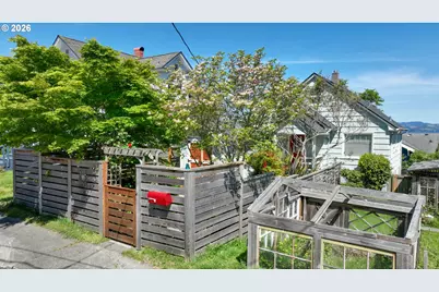 1374 Parker Pl, Astoria, OR 97103 - Photo 27