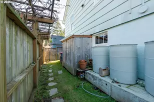 1374 Parker Pl, Astoria, OR 97103 - Photo 25