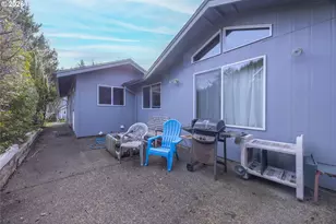 341 Combs Cir, Yachats, OR 97498 - Photo 33