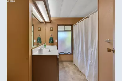 21100 NE Sandy Blvd #62, Fairview, OR 97024 - Photo 15