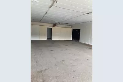 111 W Central Ave, Sutherlin, OR 97479 - Photo 9