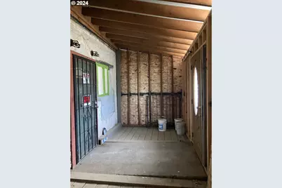 111 W Central Ave, Sutherlin, OR 97479 - Photo 13
