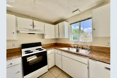 3970 Marshall Ave, Eugene, OR 97402 - Photo 11