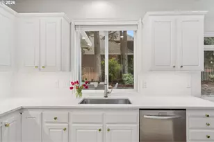 3722 NW Loriann Dr, Portland, OR 97229 - Photo 9