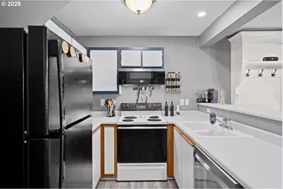 7143 SW Sagert St #104, Tualatin, OR 97062 - Photo 3