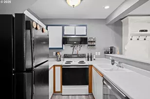 7143 SW Sagert St, Tualatin, OR 97062 - Photo 3