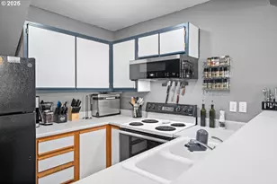 7143 SW Sagert St, Tualatin, OR 97062 - Photo 5