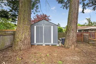 18436 SE Stephens Cir, Portland, OR 97233 - Photo 25