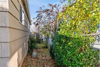 1704 NE 81st Ave, Portland, OR 97213 - Photo 5