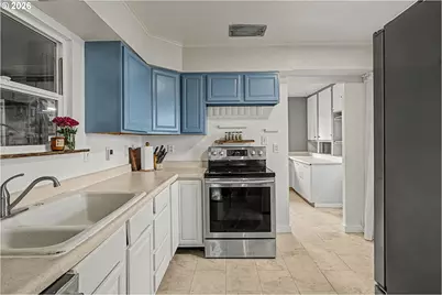 12905 SE Oatfield Rd, Milwaukie, OR 97222 - Photo 9