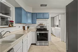 12905 SE Oatfield Rd, Milwaukie, OR 97222 - Photo 9