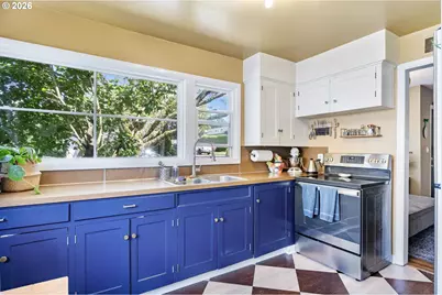 3601 NE 109th Ave, Portland, OR 97220 - Photo 7