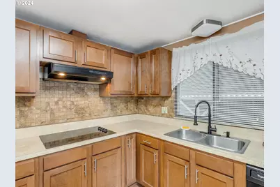 21100 NE Sandy Blvd #18, Fairview, OR 97024 - Photo 11
