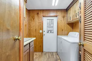 21100 NE Sandy Blvd, Fairview, OR 97024 - Photo 25