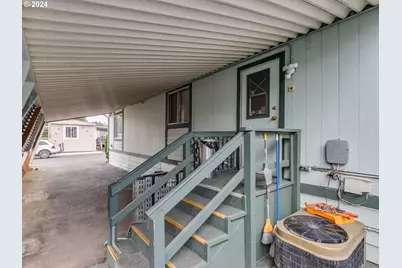 21100 NE Sandy Blvd #18, Fairview, OR 97024 - Photo 5