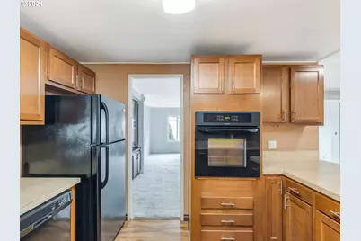 21100 NE Sandy Blvd #18, Fairview, OR 97024 - Photo 9