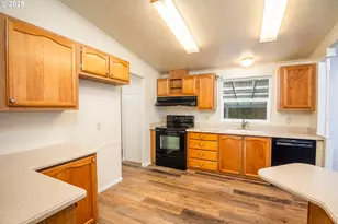 1601 Rhododendron Dr, Florence, OR 97439 - Photo 11