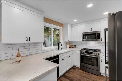 11541 SW Woodlee Heights Ct SW, Portland, OR 97219 - Photo 9