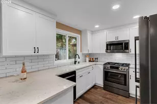 11541 SW Woodlee Heights Ct SW, Portland, OR 97219 - Photo 9