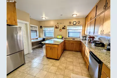 1302 9th St, La Grande, OR 97850 - Photo 5