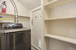 2832 NE Fremont Dr, Portland, OR 97220 - Photo 25