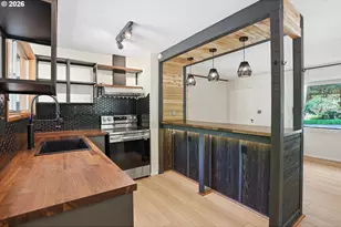 2832 NE Fremont Dr, Portland, OR 97220 - Photo 11