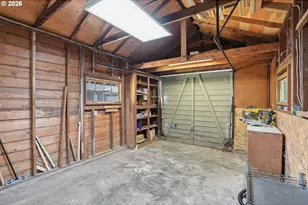 2832 NE Fremont Dr, Portland, OR 97220 - Photo 31