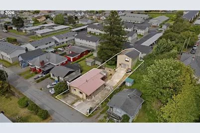 354 S 9th Ct, Coos Bay, OR 97420 - Photo 1