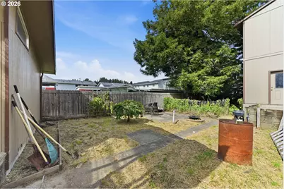 354 S 9th Ct, Coos Bay, OR 97420 - Photo 21