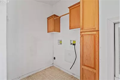 1829 E Willow St, Myrtle Point, OR 97458 - Photo 27