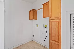 1829 E Willow St, Myrtle Point, OR 97458 - Photo 27