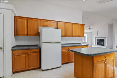 1829 E Willow St, Myrtle Point, OR 97458 - Photo 9