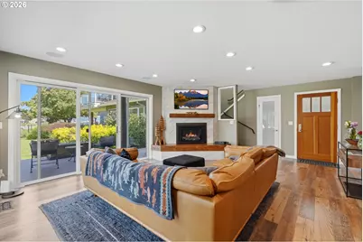 627 N Tomahawk Island Dr, Portland, OR 97217 - Photo 3