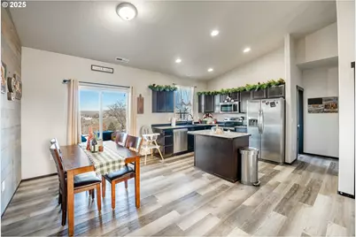 313 Lincoln Ave, Umatilla, OR 97882 - Photo 5