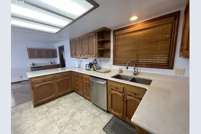 100 Rhododendron Dr, Florence, OR 97439 - Photo 5