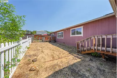 190 NE Lombardy Dr, Roseburg, OR 97470 - Photo 33