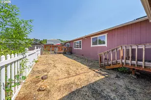 190 NE Lombardy Dr, Roseburg, OR 97470 - Photo 33