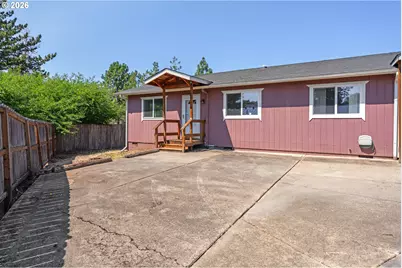 190 NE Lombardy Dr, Roseburg, OR 97470 - Photo 3
