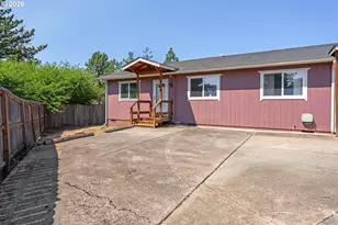 190 NE Lombardy Dr, Roseburg, OR 97470 - Photo 3