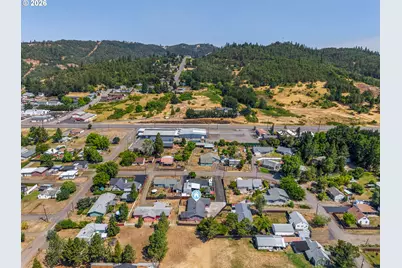 190 NE Lombardy Dr, Roseburg, OR 97470 - Photo 45