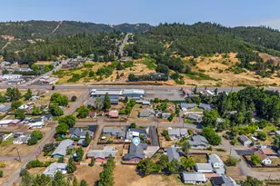 190 NE Lombardy Dr, Roseburg, OR 97470 - Photo 45