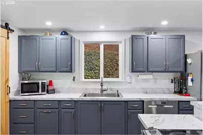 225 Fox Ln, Roseburg, OR 97471 - Photo 7