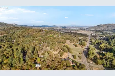 225 Fox Ln, Roseburg, OR 97471 - Photo 25