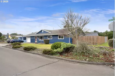 679 Kingwood St, Florence, OR 97439 - Photo 3