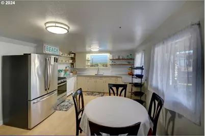 717 12th Ave, Seaside, OR 97138 - Photo 5