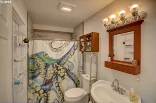 717 12th Ave, Seaside, OR 97138 - Photo 13