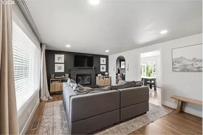562 Warrington Ave, Eugene, OR 97404 - Photo 7