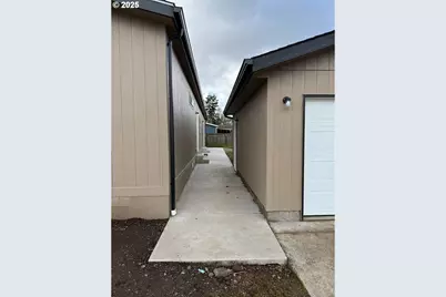 2544 Rosebay St, Eugene, OR 97402 - Photo 7