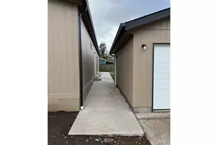 2544 Rosebay St, Eugene, OR 97402 - Photo 7